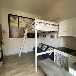 https://domus-milano-1min-metro-taxi-bus-treno.it-lombardy.com