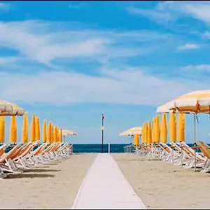 https://apartamento-marina-di-massa.it-tuscanyhotel.com
